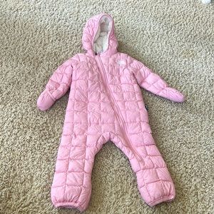 Pink Northface snowsuit size 12-18 months